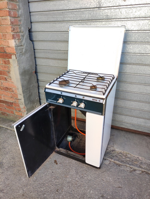 cocina 3fuegos +cabezagasbutano benavent 82.5x49.7x48 1u